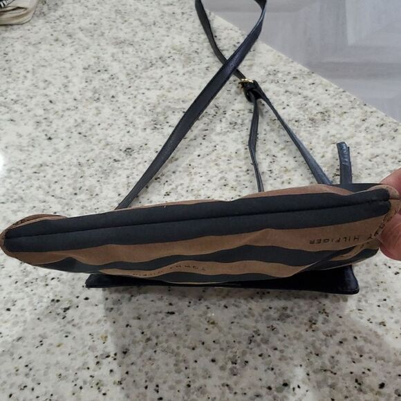 Tommy Hilfiger womans cross body purse - Picture 6 of 8